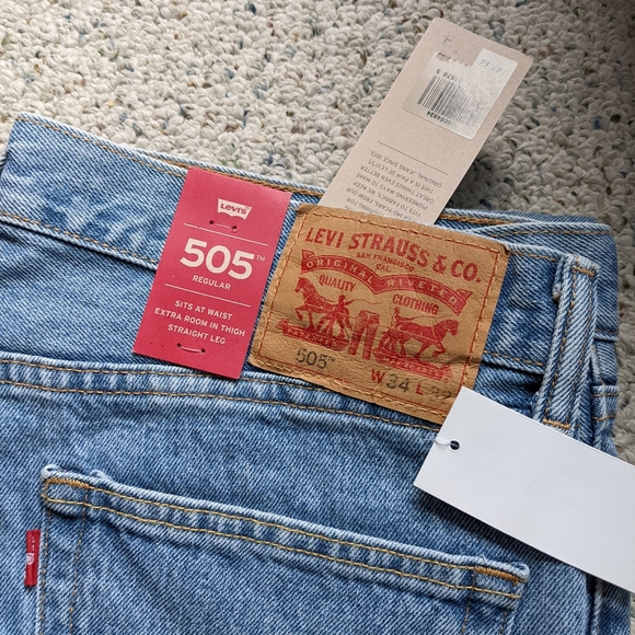 NWT Levi's 505 light wash jeans (100% cotton) - Picture 2 of 3
